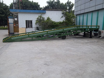 移動(dòng)式液壓登車(chē)橋 移動(dòng)式液壓登車(chē)橋